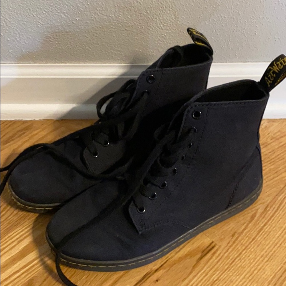 doc marten boots size 9 women’s